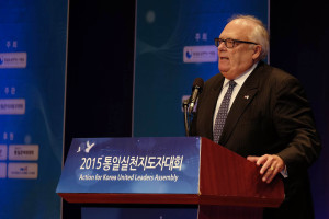U.S. Heritage Foundation founder and forum chairman Dr. Edwin Fuelner speaks at the Seoul, Korea forum.